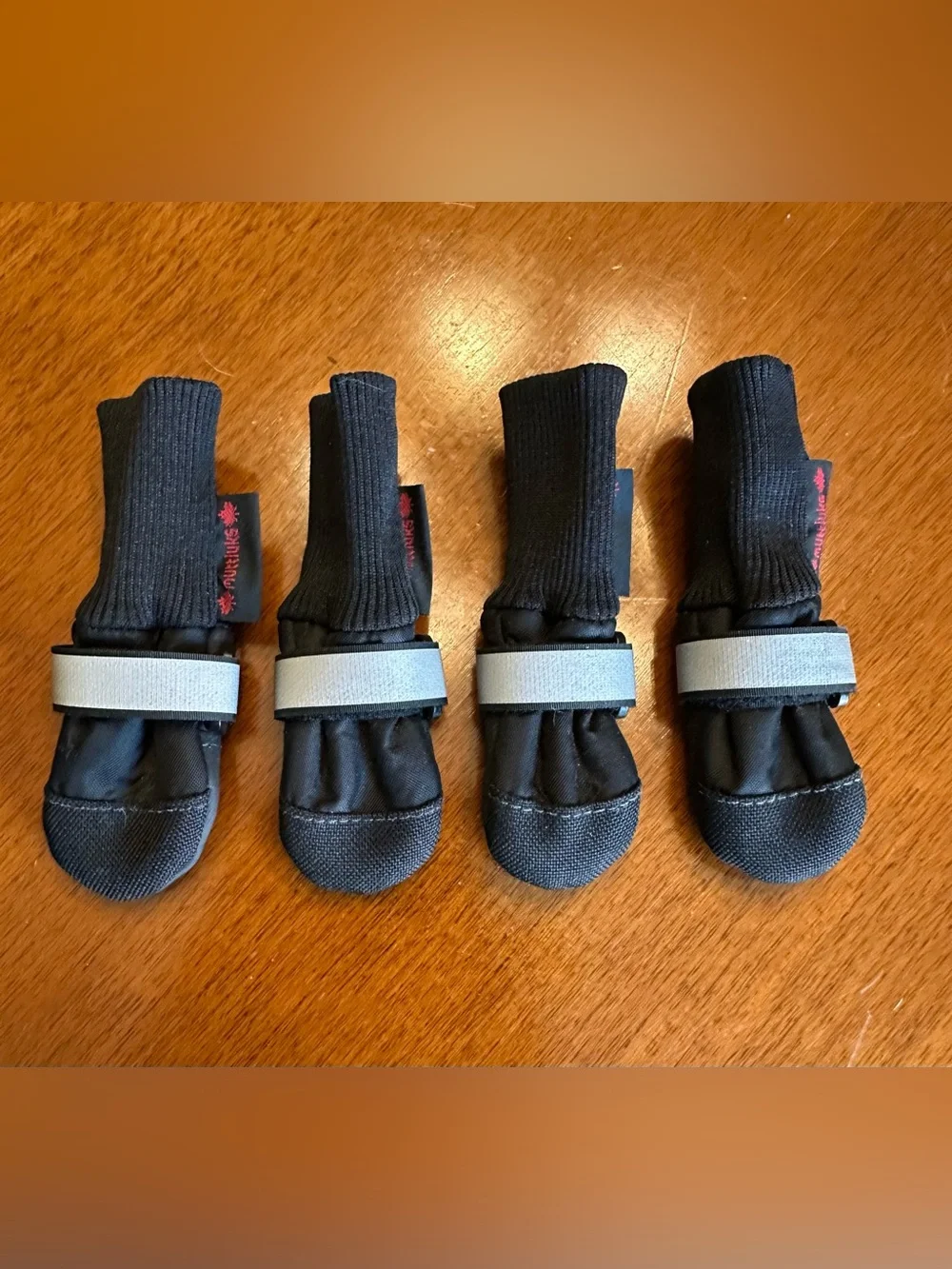 NWT Muttluks Original All-Weather Dog Boots-  Size Itty Bitty (Set of 4)